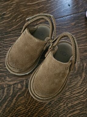 UGG Goldenstar Chestnut Suede Slingback Clogs Toddler Size 6